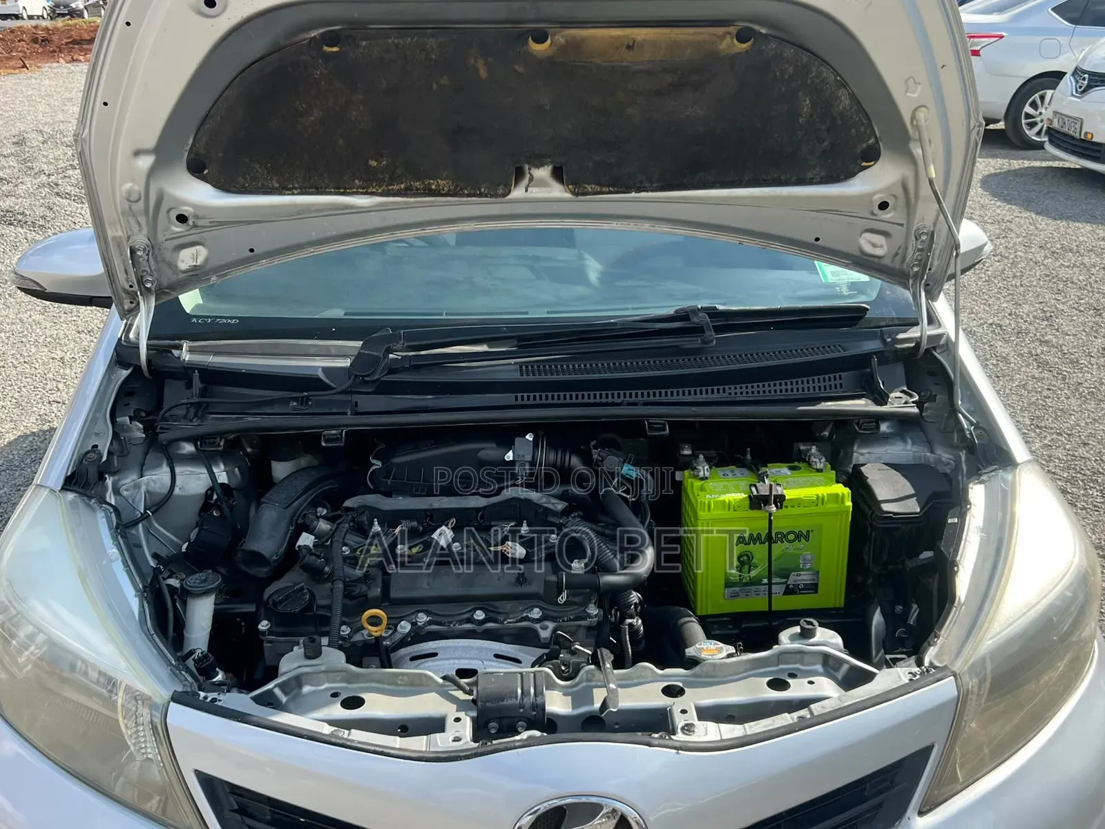 Toyota Vitz 1.3 FWD 5dr 2013 Silver