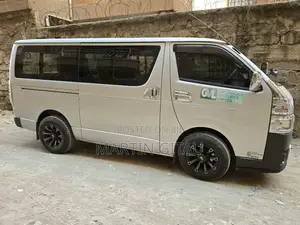 Toyota HiAce 2016 Silver