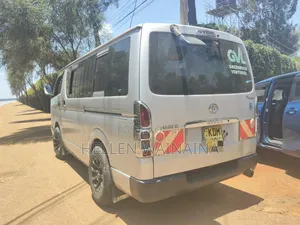 Toyota HiAce 2016 Silver