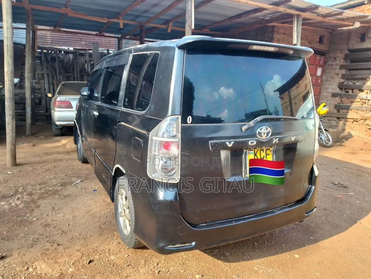 Toyota Voxy 2010 Blue