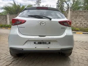 Mazda 2 2019 Pearl