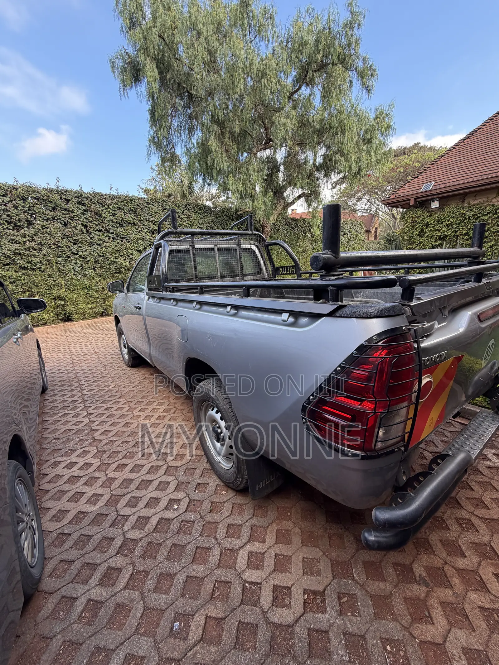 Toyota Hilux 2023 Silver