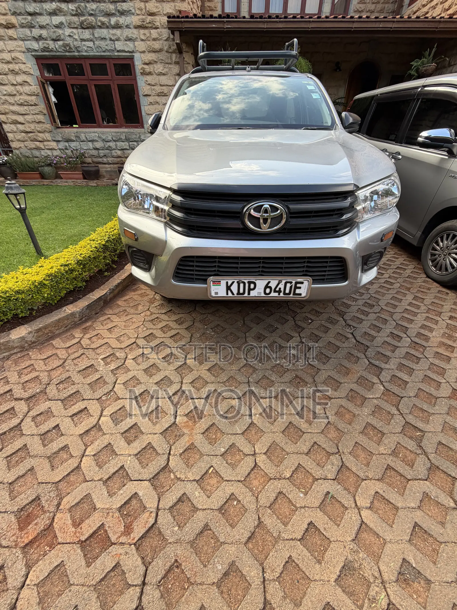 Toyota Hilux 2023 Silver