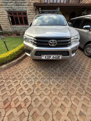 Toyota Hilux 2023 Silver