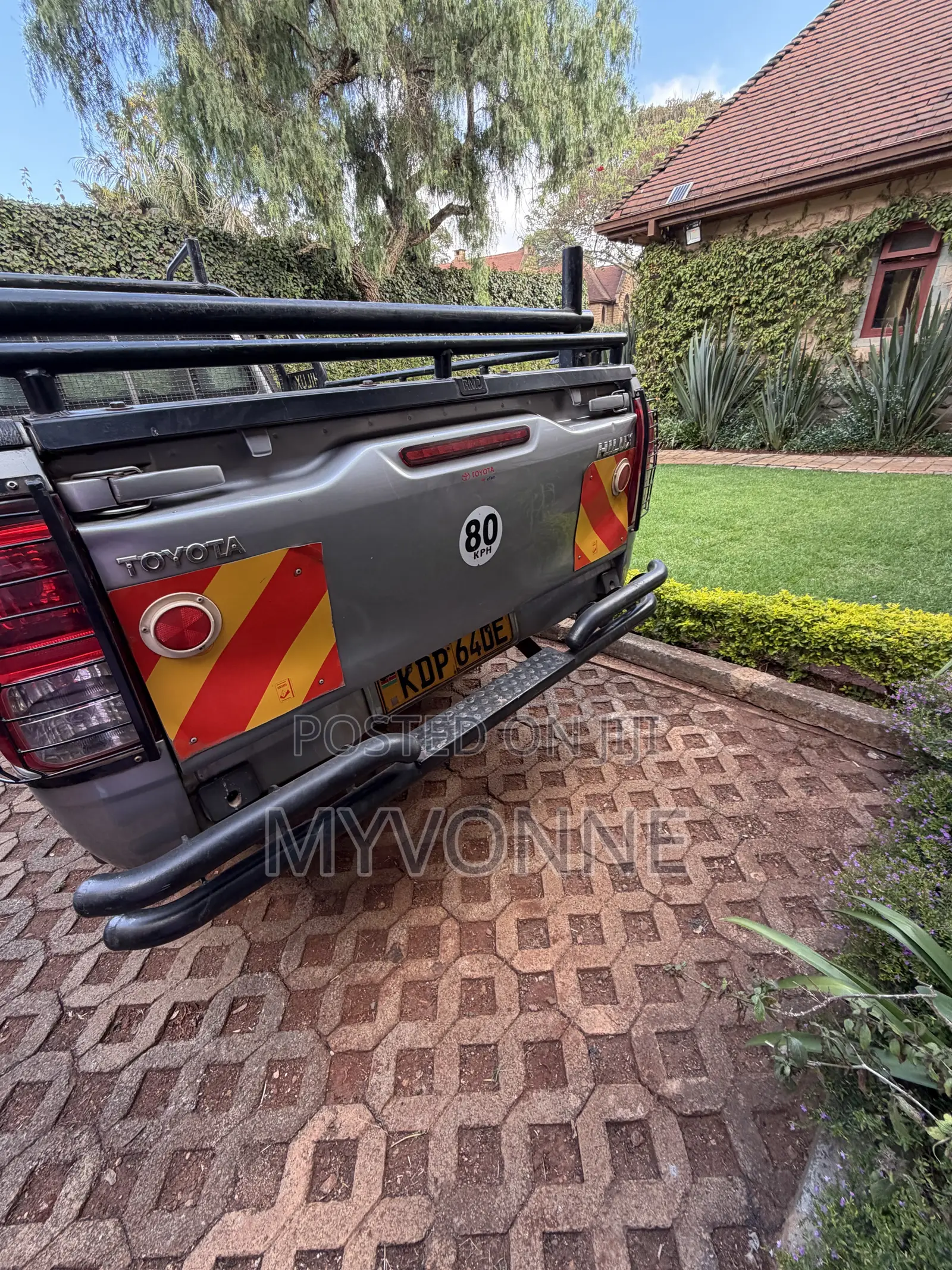 Toyota Hilux 2023 Silver