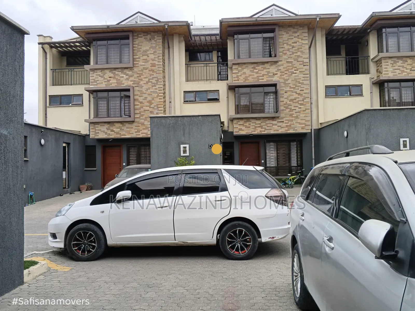 4bdrm Townhouse / Terrace in Syokimu, Gateway Mall Area for rent