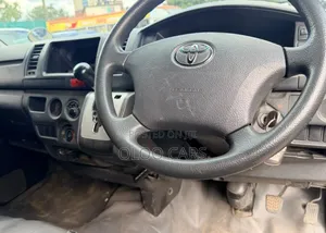 Toyota HiAce 2014 Blue