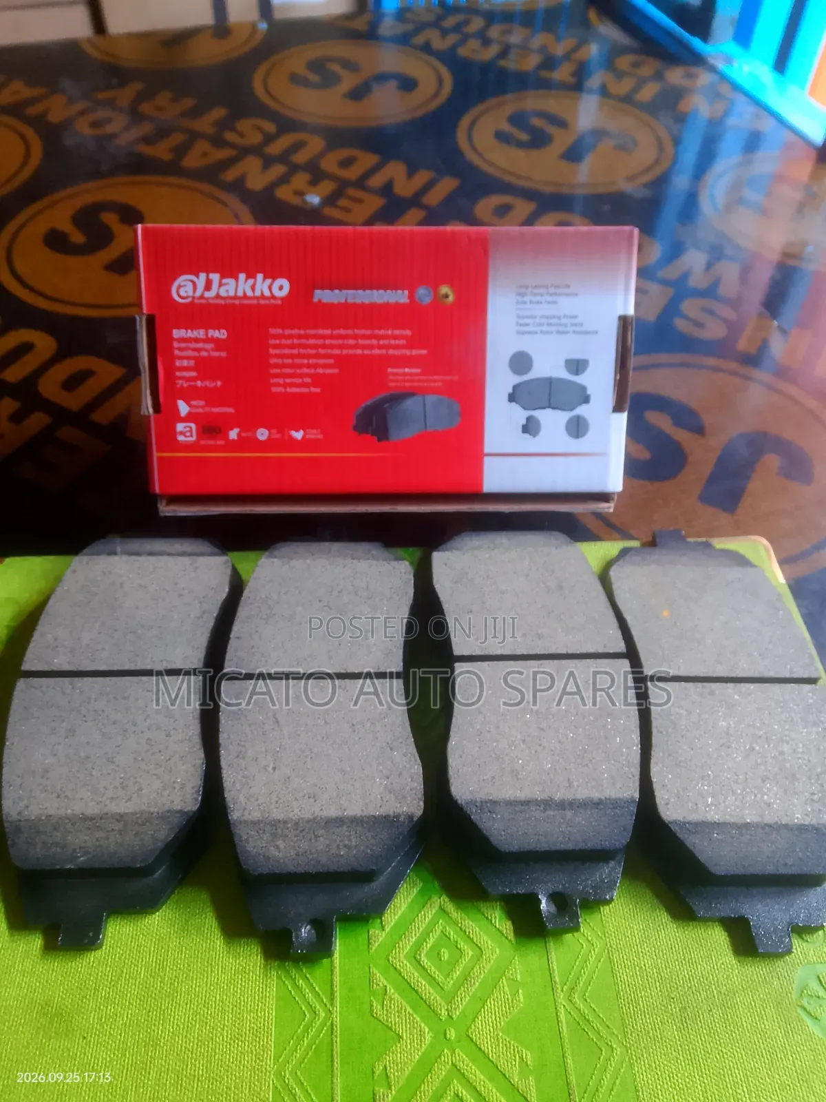 Genuine KD3704 26296AG040 Brake Pads