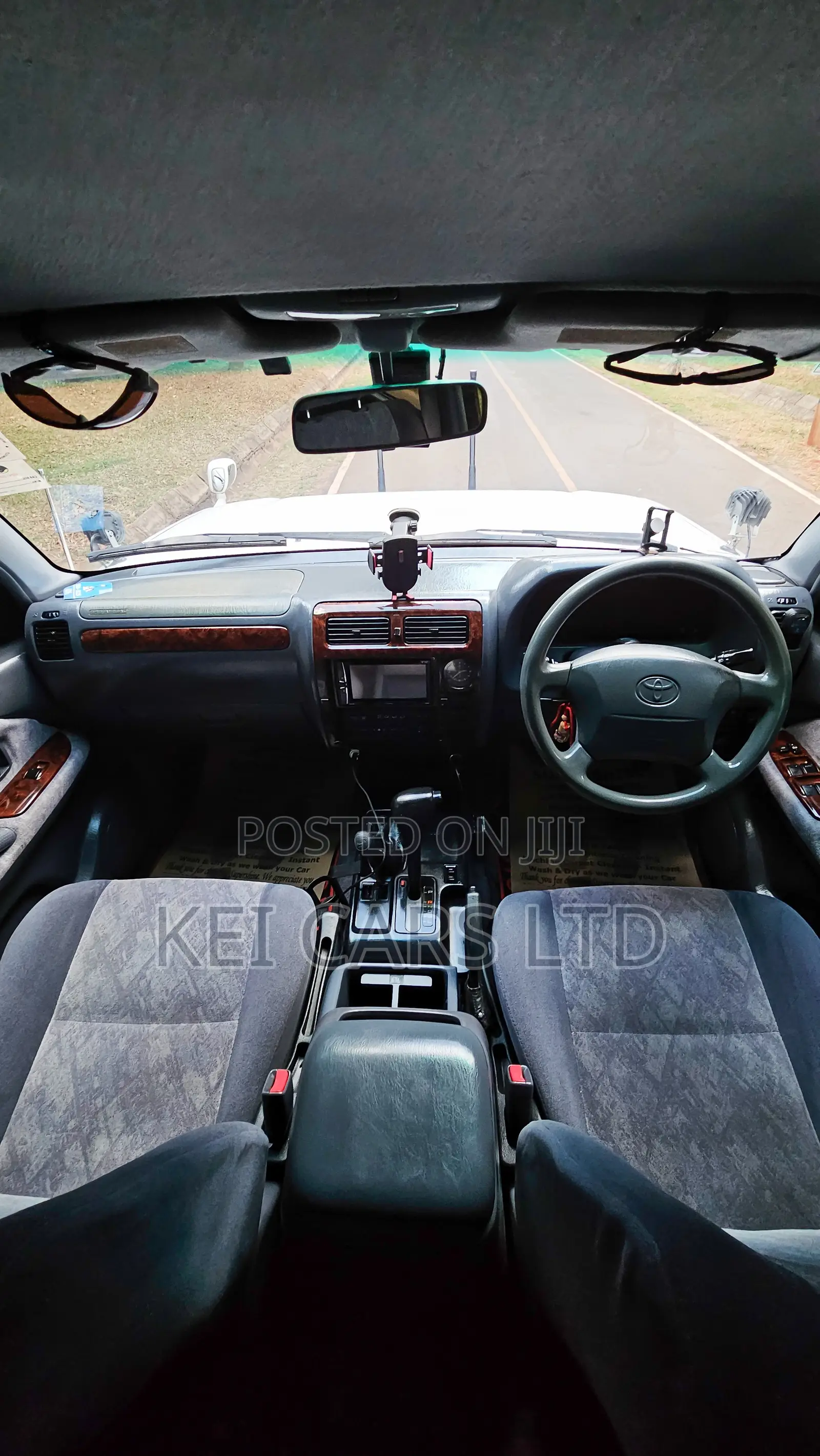 Toyota Land Cruiser 2001 White