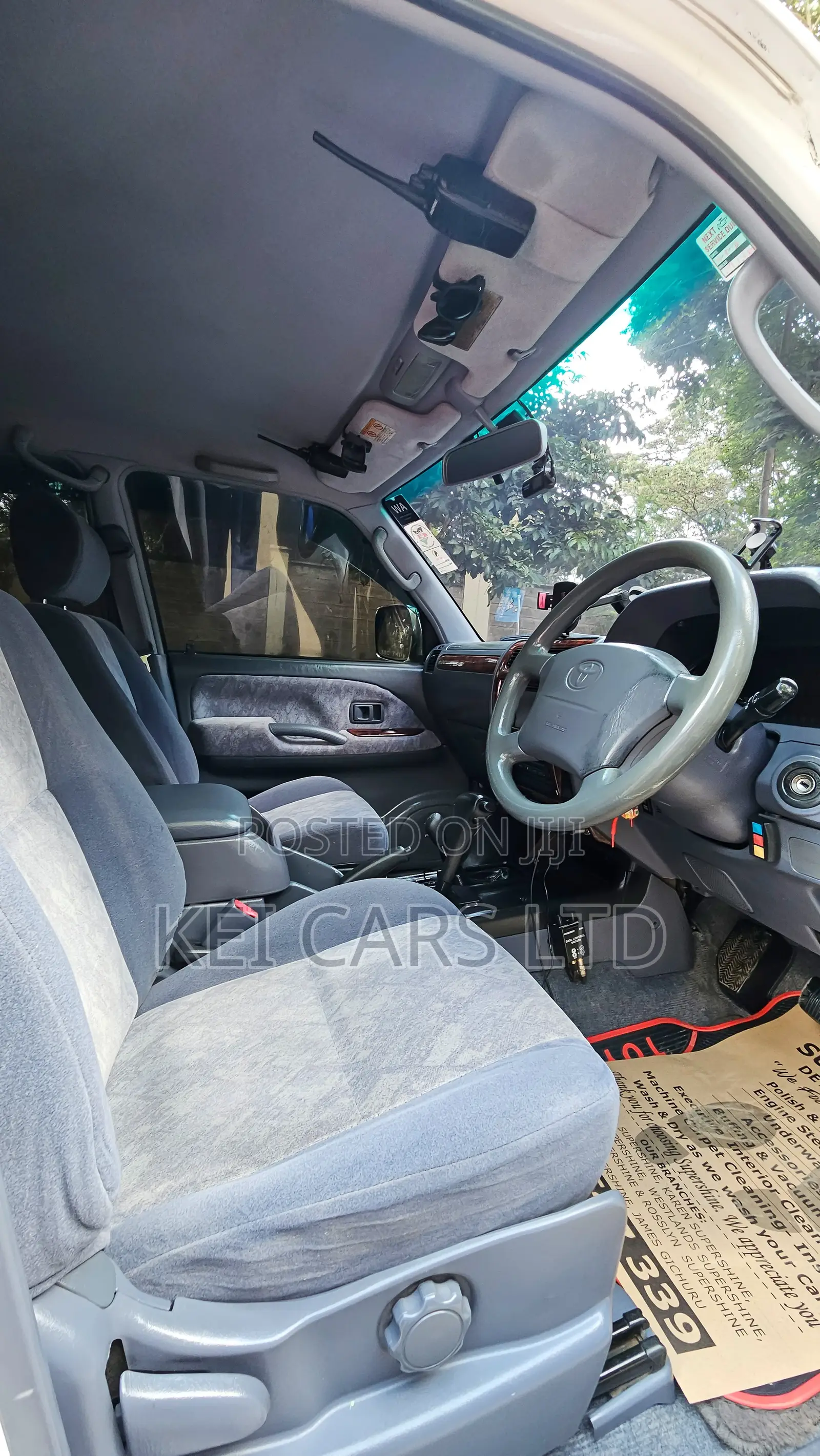 Toyota Land Cruiser 2001 White