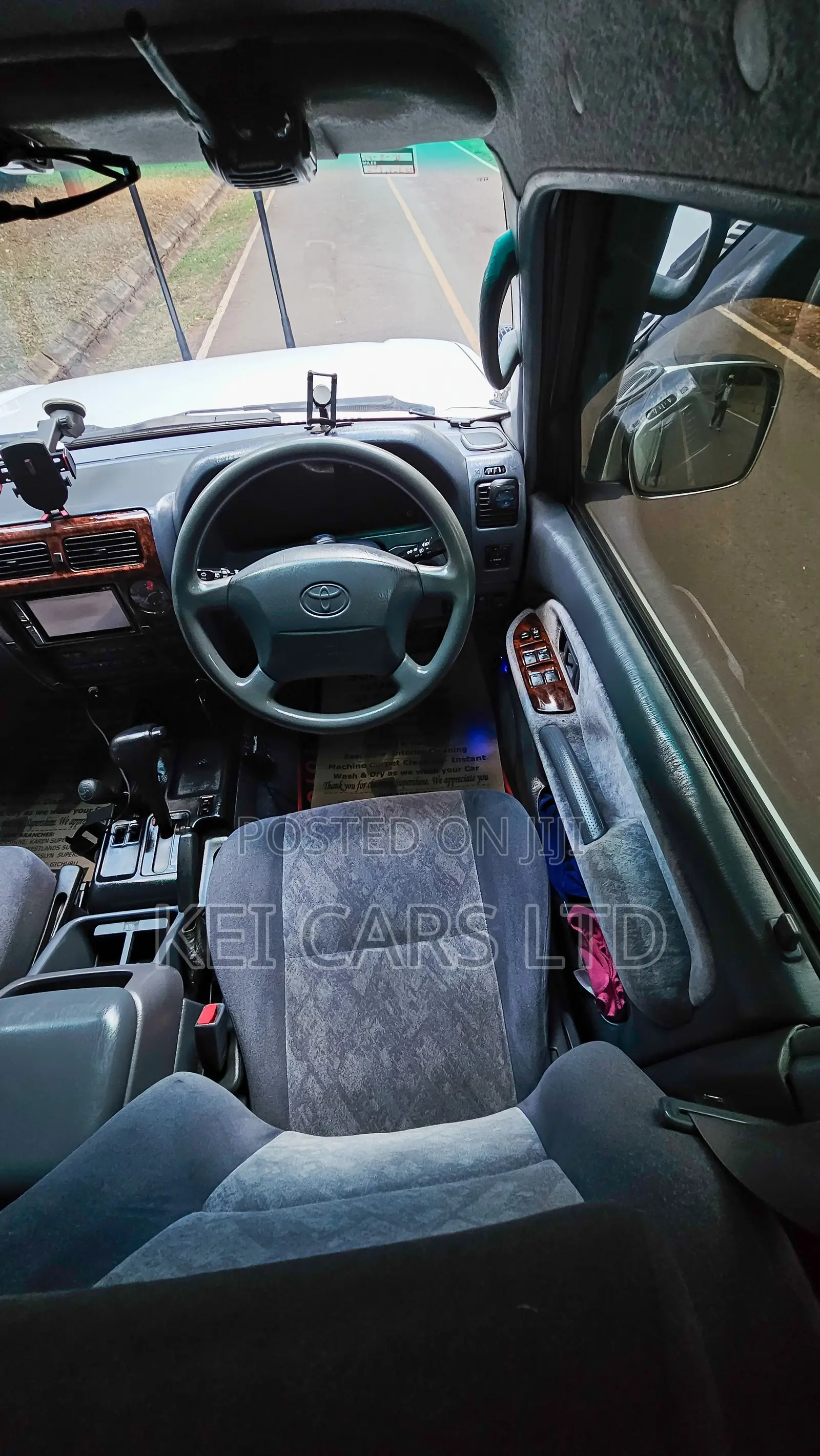 Toyota Land Cruiser 2001 White