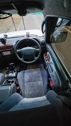 Toyota Land Cruiser 2001 White