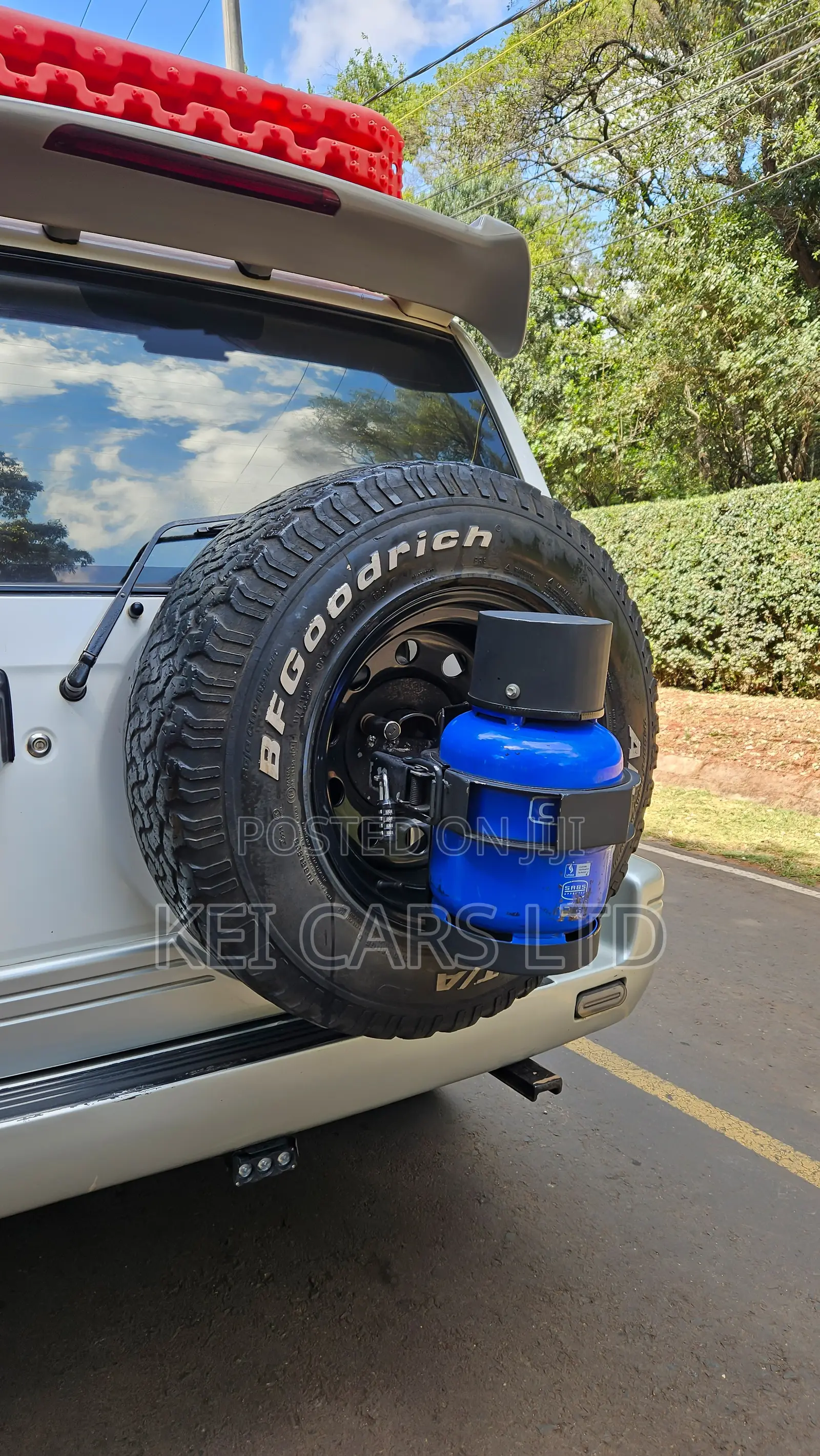 Toyota Land Cruiser 2001 White