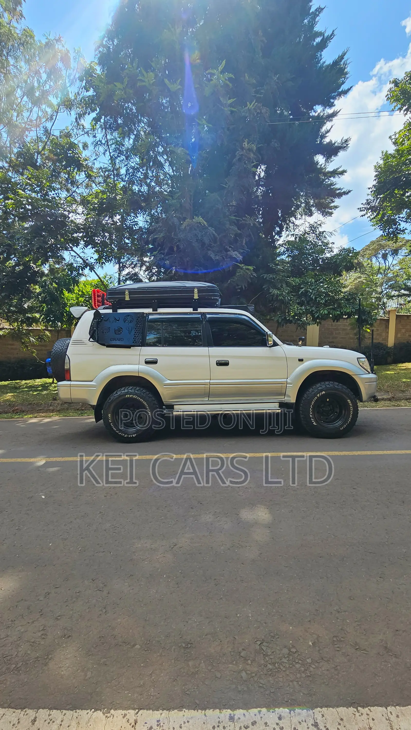 Toyota Land Cruiser 2001 White