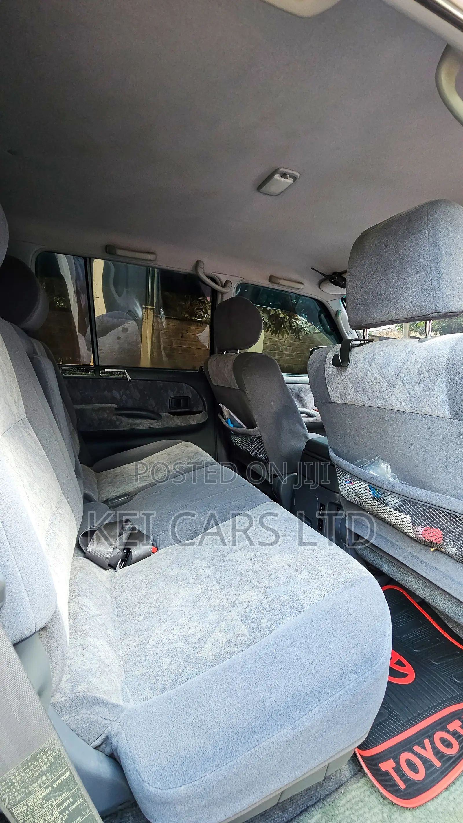 Toyota Land Cruiser 2001 White