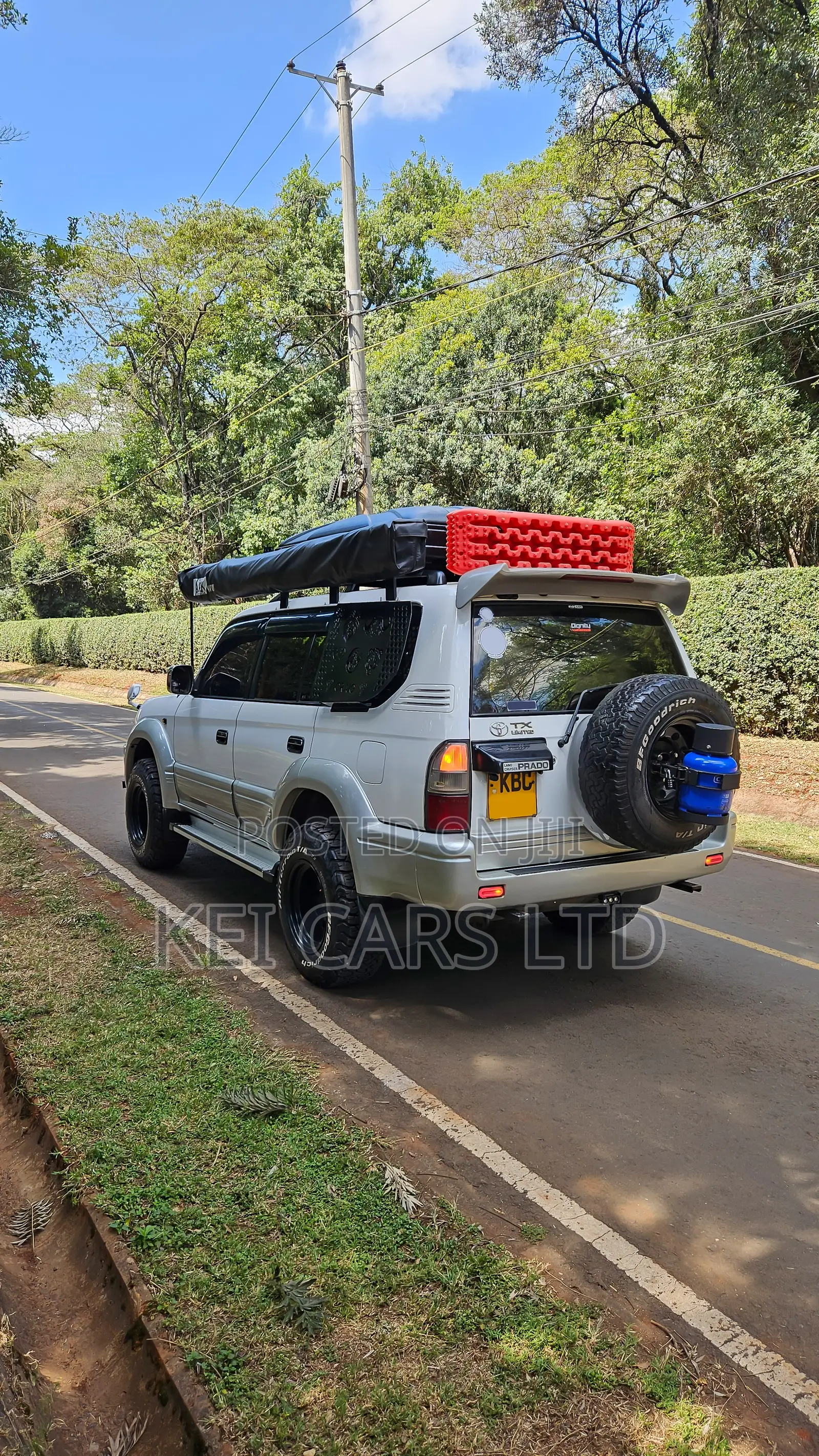 Toyota Land Cruiser 2001 White