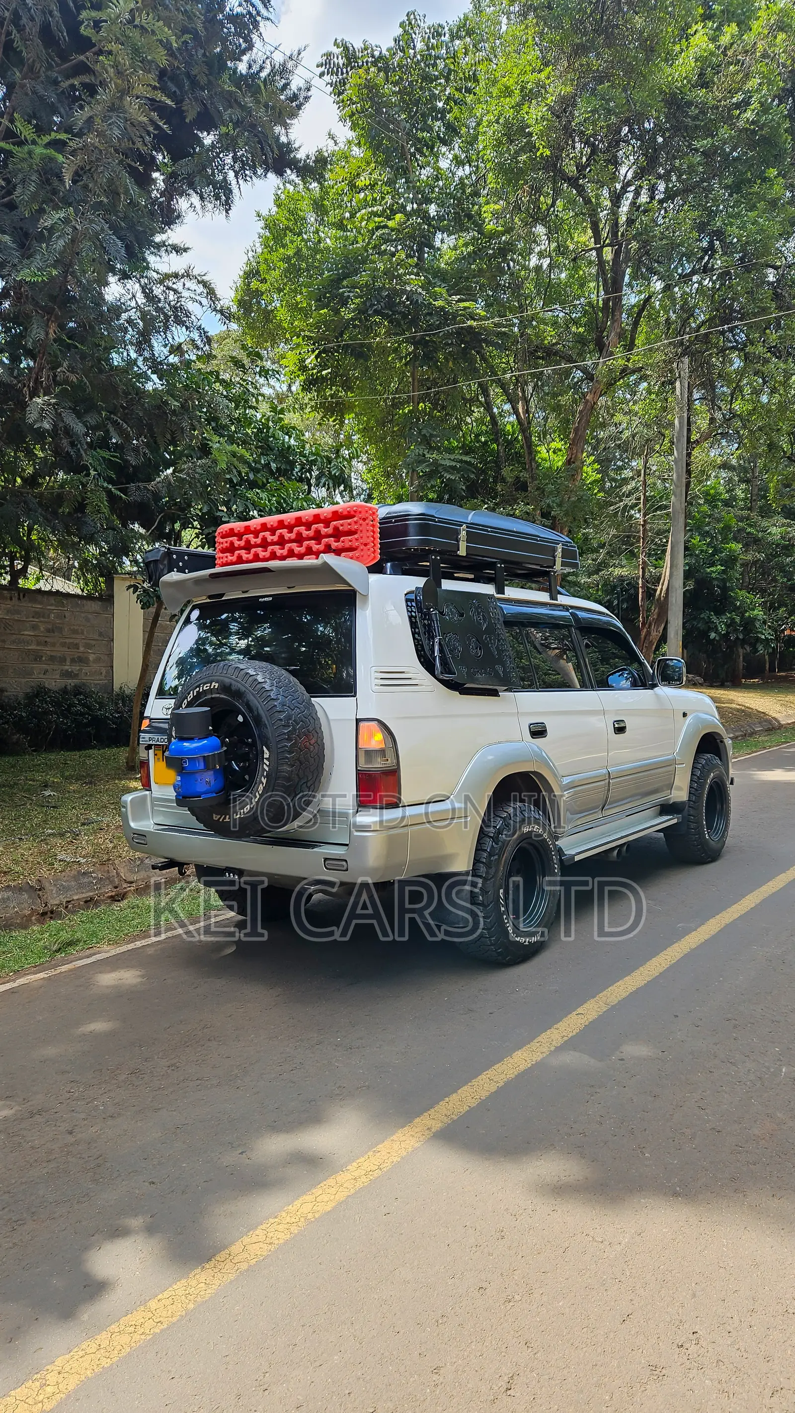 Toyota Land Cruiser 2001 White