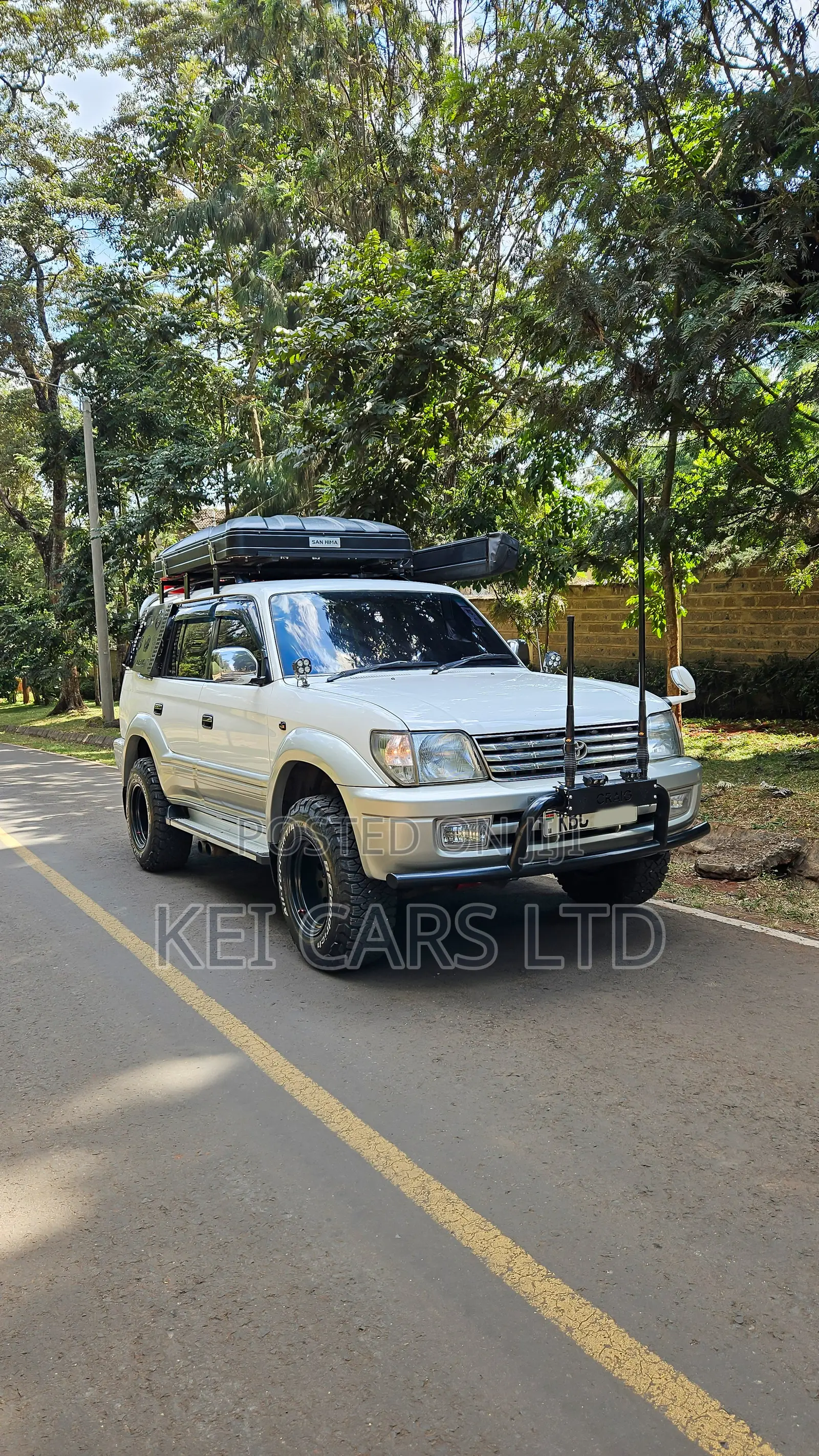 Toyota Land Cruiser 2001 White