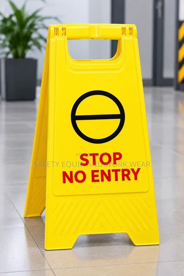 Caution Board – STOP / NO ENTRY - main view