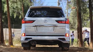 Lexus LX 570 AWD 2019 White