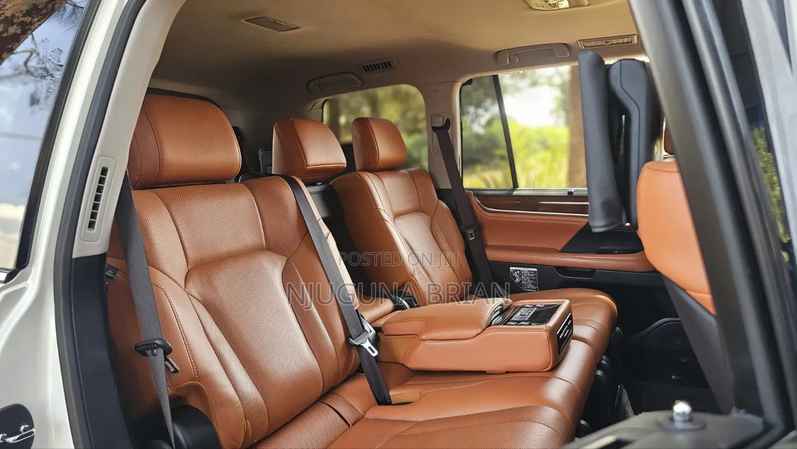 Lexus LX 570 AWD 2019 White