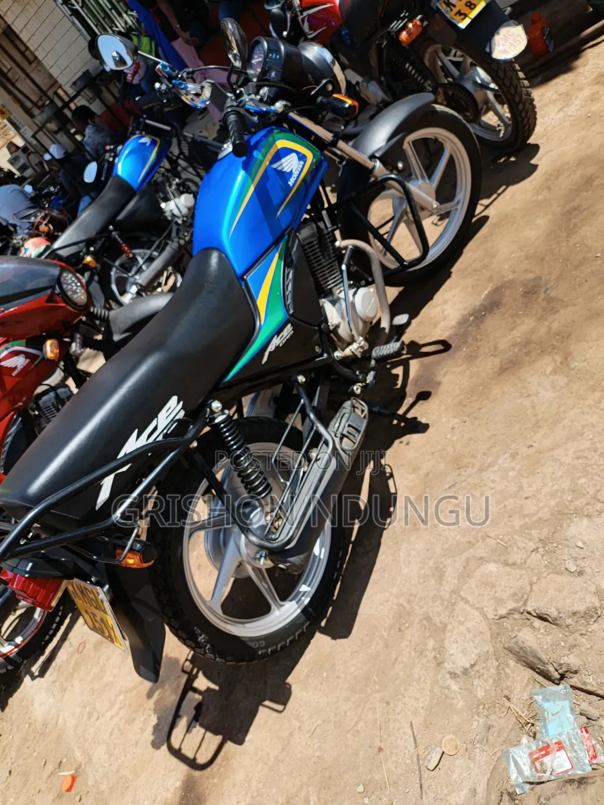 Honda CB 2023 Blue