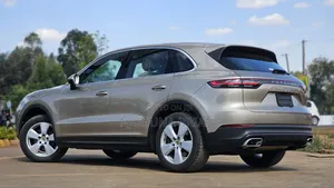 Porsche Cayenne Base AWD 2019 Gold