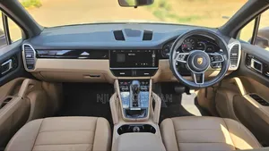 Porsche Cayenne Base AWD 2019 Gold