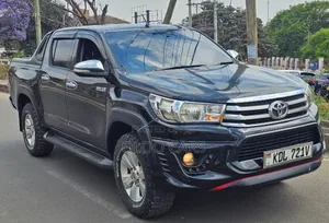 Toyota Hilux 2016 Black