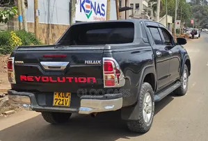 Toyota Hilux 2016 Black