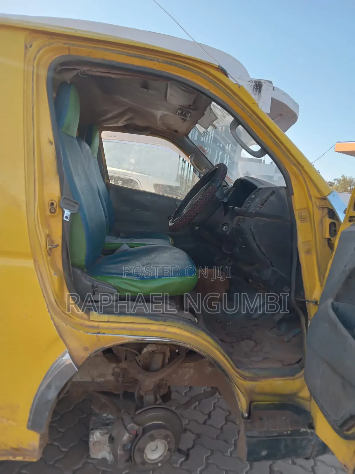 Toyota HiAce 2012 Yellow