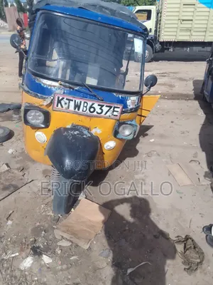 Piaggio 2016 Yellow