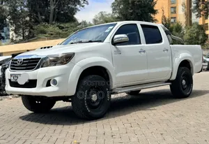 Toyota Hilux 2013 White