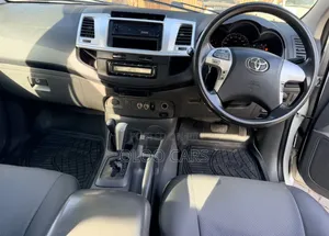 Toyota Hilux 2013 White