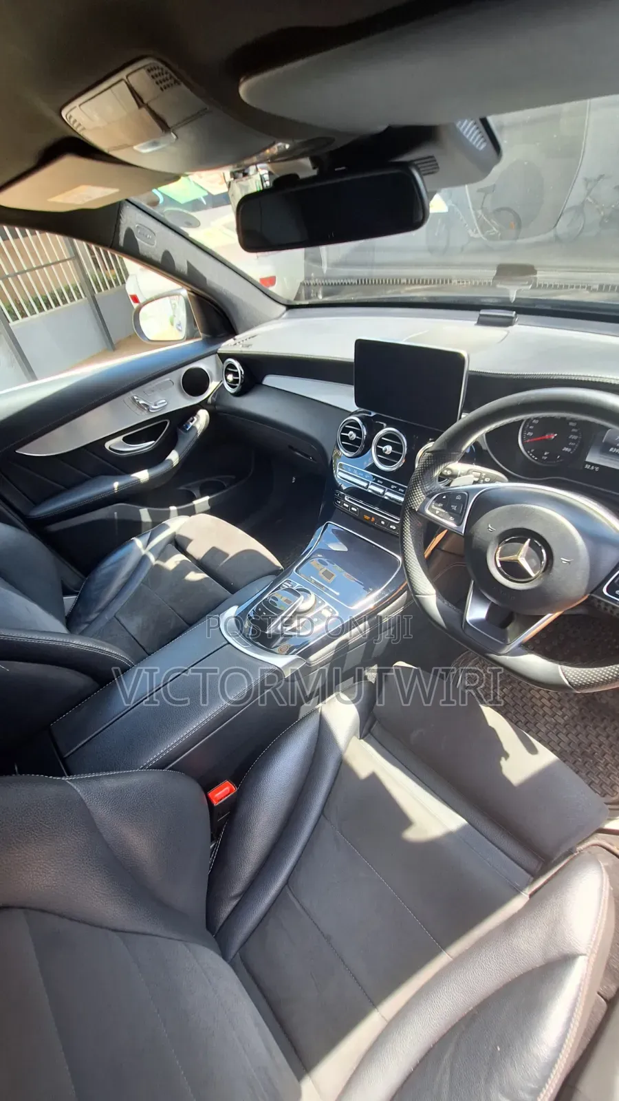 Mercedes-Benz GLC-Class GLC250 Sport Utility 4-Door (2.0L, 4cyl Turbo)