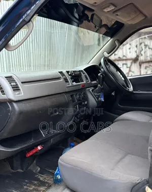 Toyota HiAce 2015 Blue