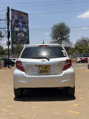Toyota Vitz 1.3 FWD 5dr 2015 Silver