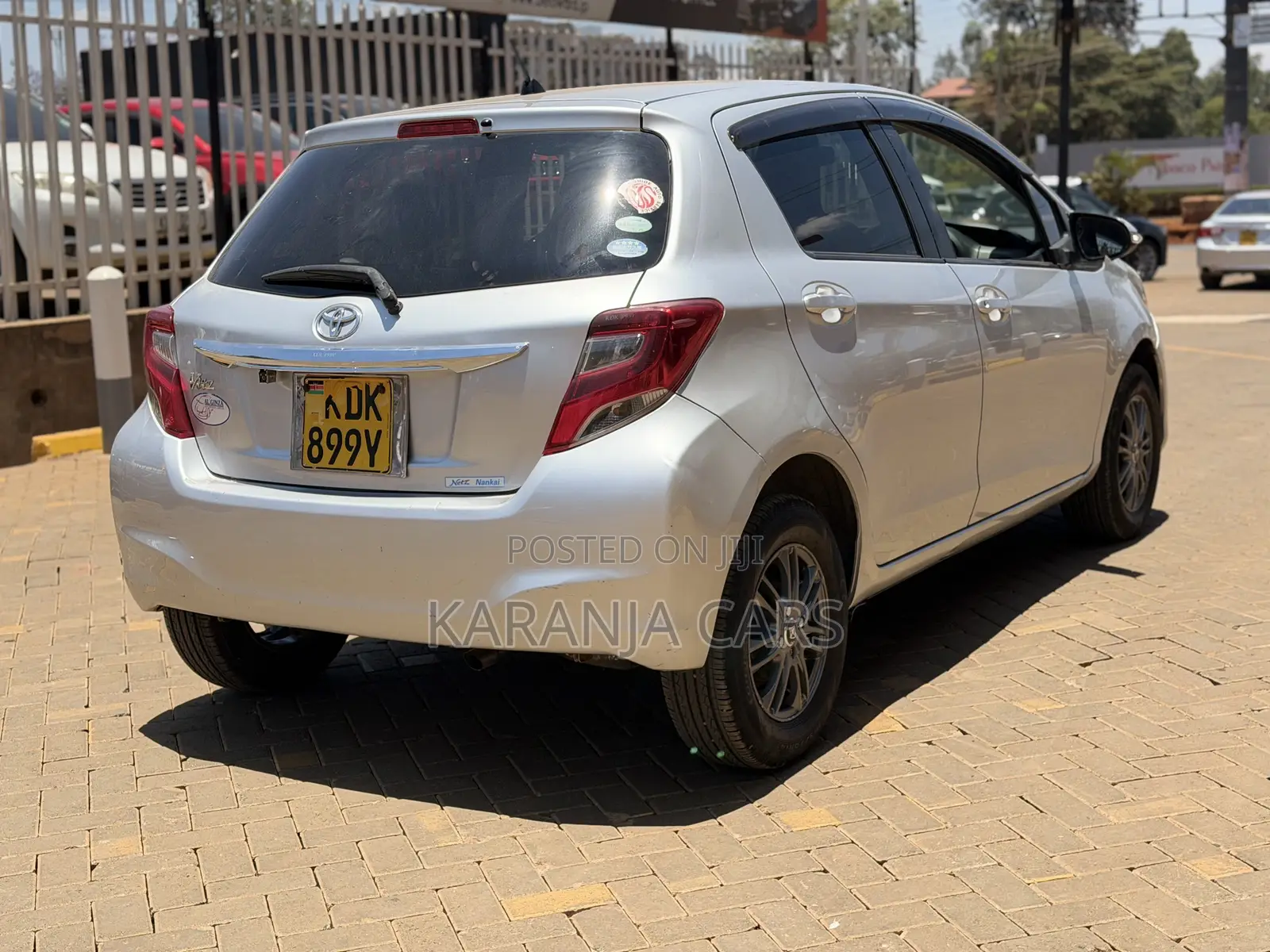 Toyota Vitz 1.3 FWD 5dr 2015 Silver