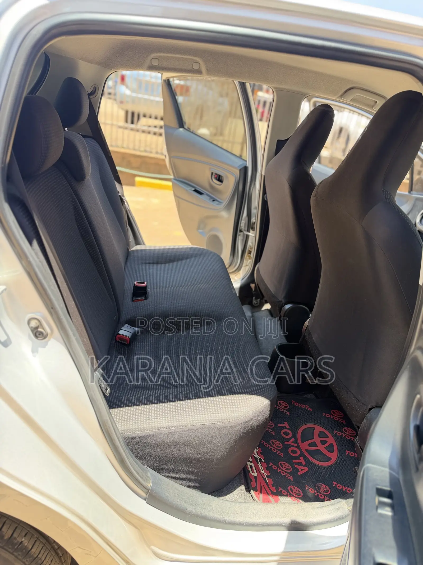 Toyota Vitz 1.3 FWD 5dr 2015 Silver