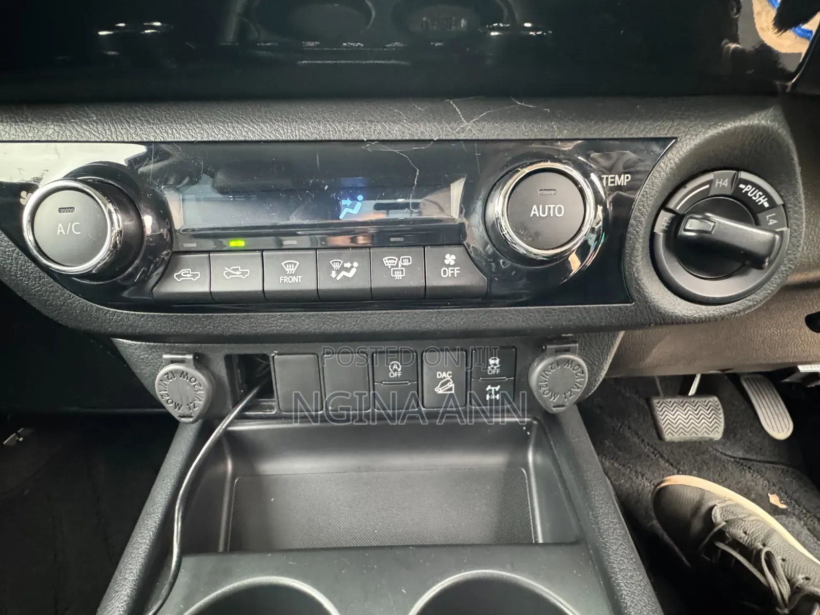 Toyota Hilux 2020 Gray