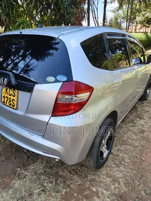 Honda Fit Automatic 2011 Silver