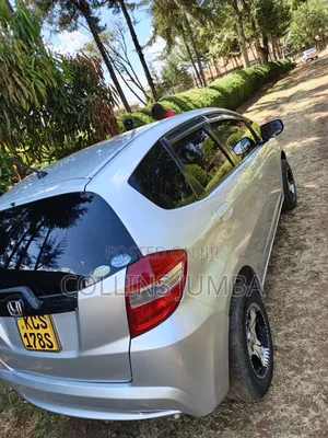 Honda Fit Automatic 2011 Silver