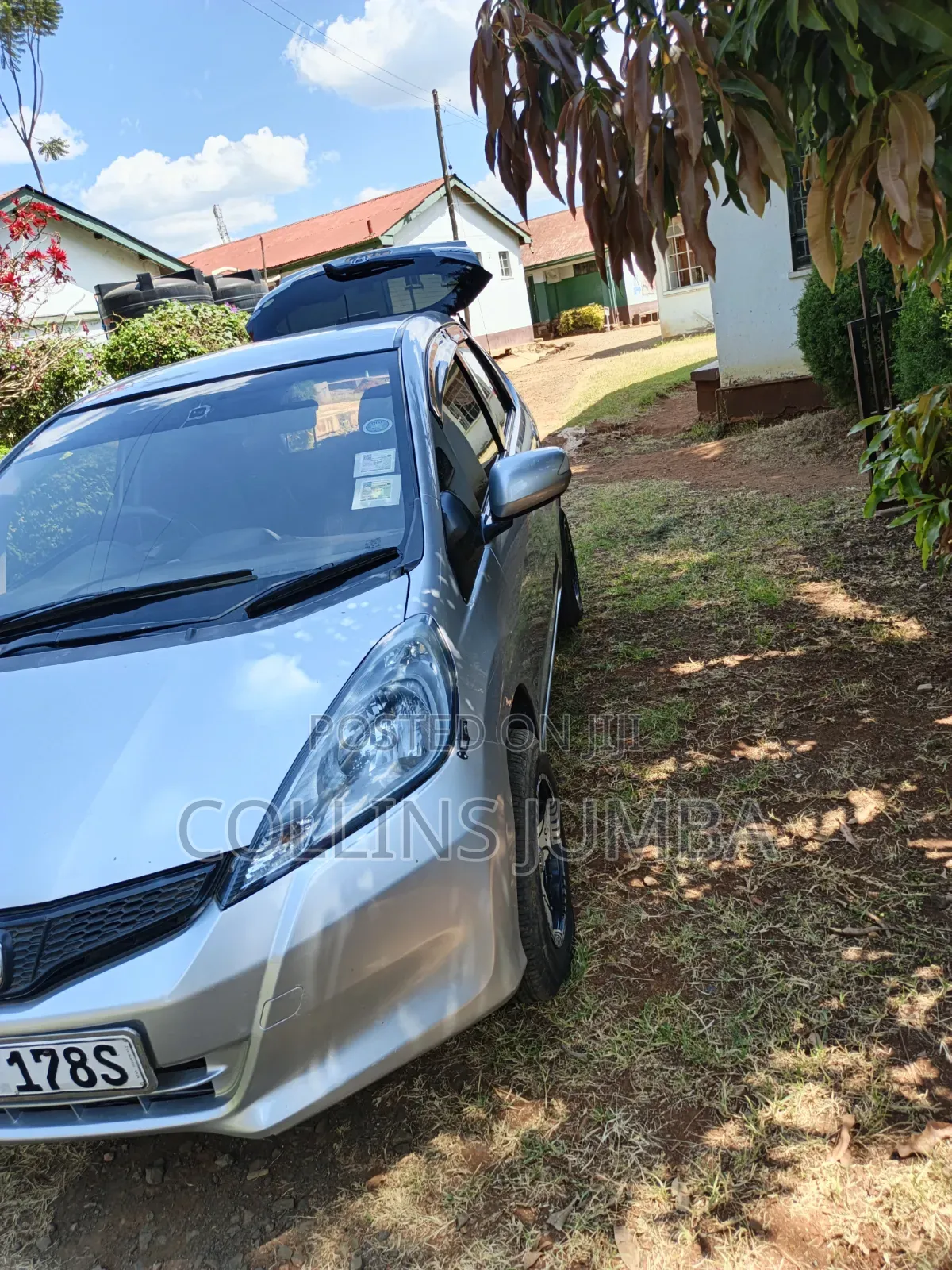 Honda Fit Automatic 2011 Silver