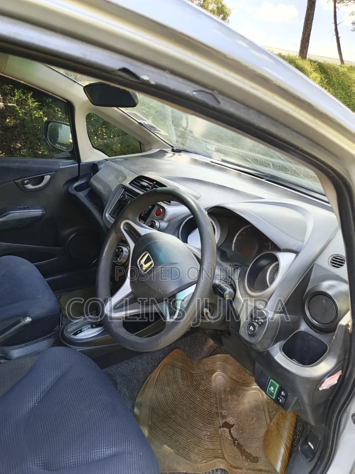 Honda Fit Automatic 2011 Silver