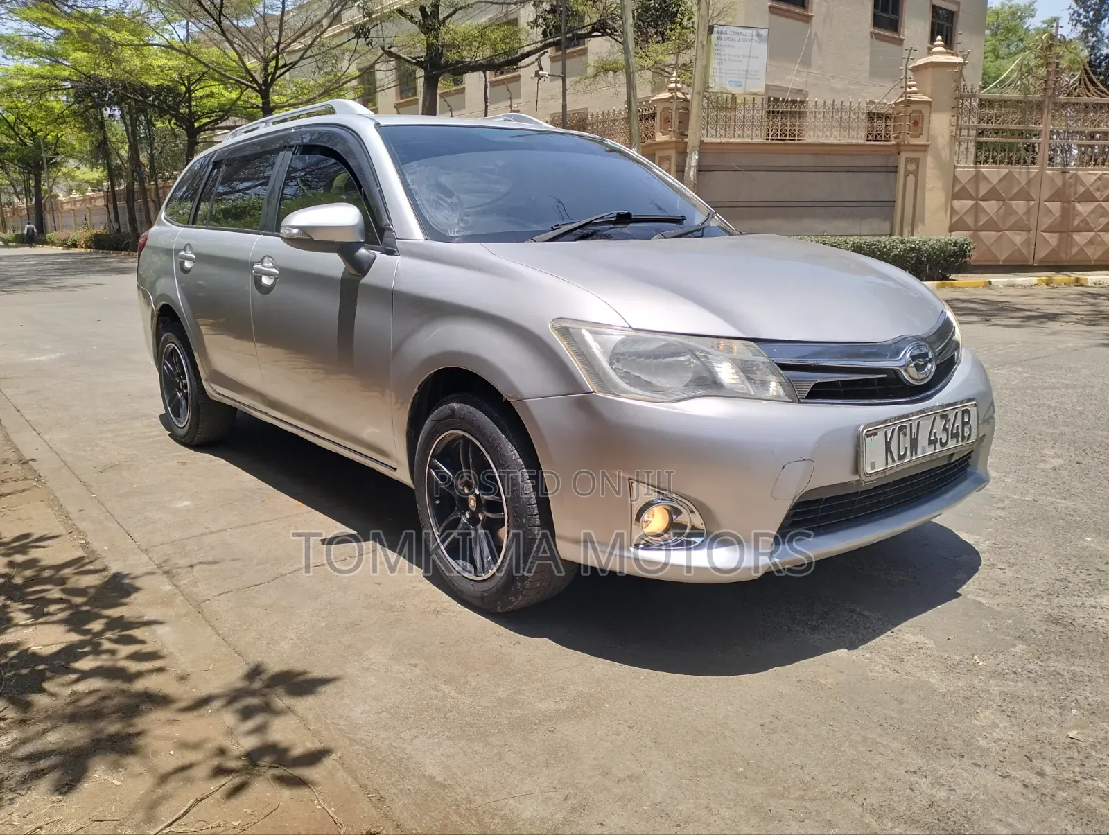 Toyota Corolla Fielder 2013 Silver
