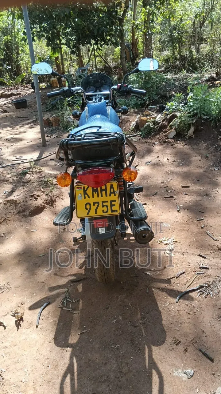 Bajaj Boxer 125 2026 Red