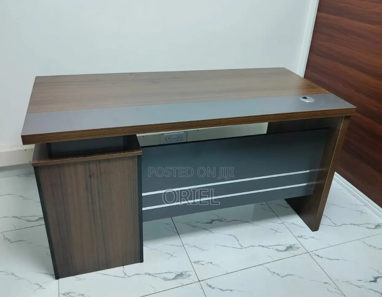 Modern 1400mm Office Desk – Spacious Professional Workstation