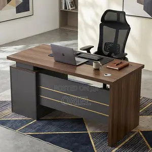 Modern 1400mm Office Desk – Spacious Professional Workstation