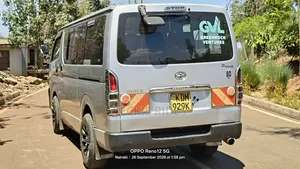 Toyota HiAce 2016 Silver