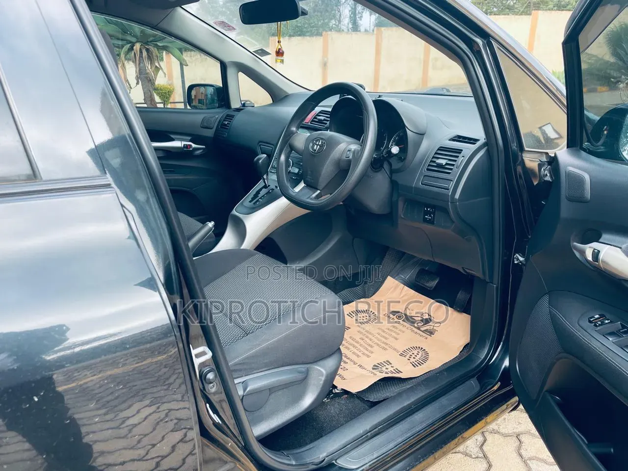 Toyota Auris 2011 Black